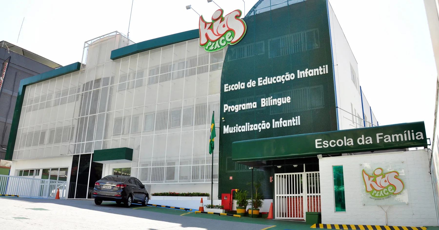 Fachada da Escola Kids Place em Alphaville